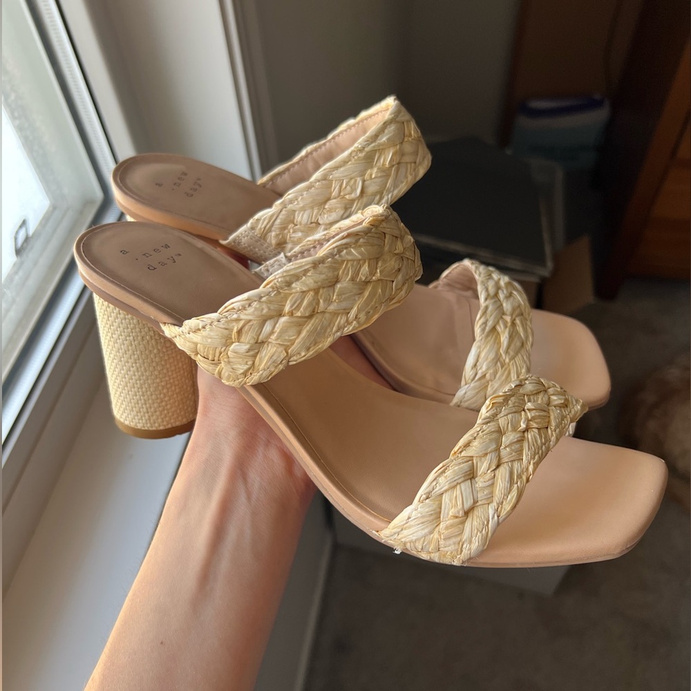 Raffia Straw sandals / heels